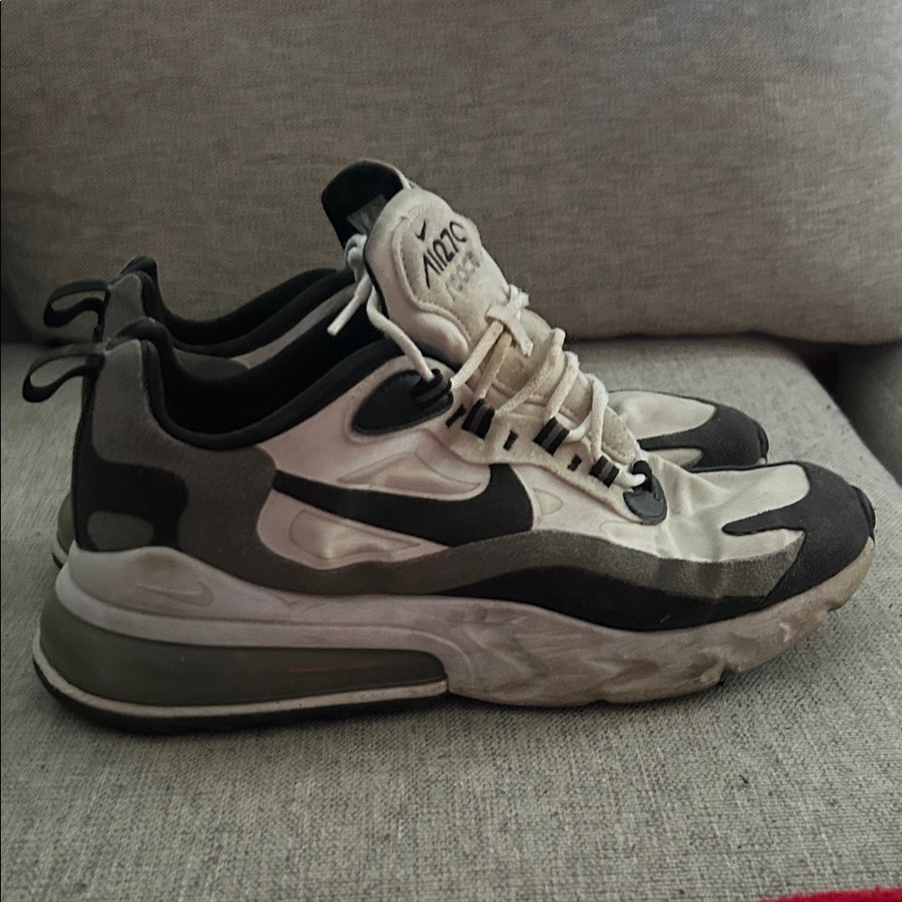 Nike Mens React Black and white Sneakers - Picture 4 of 7